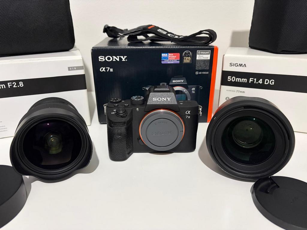 Sony A7 III body - Sigma 50 mm F1.4 - Flitser - fotopakket, Ophalen of Verzenden, Zo goed als nieuw, Sony, Geen optische zoom