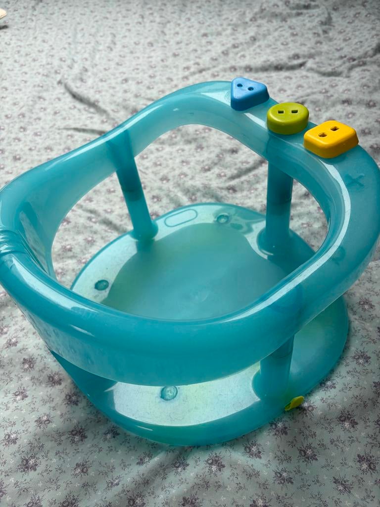 Baby badzitje met zuignappen en speelgoed, Kinderen en Baby's, Badjes en Verzorging, Gebruikt, Badzitje of Badring, Standaard