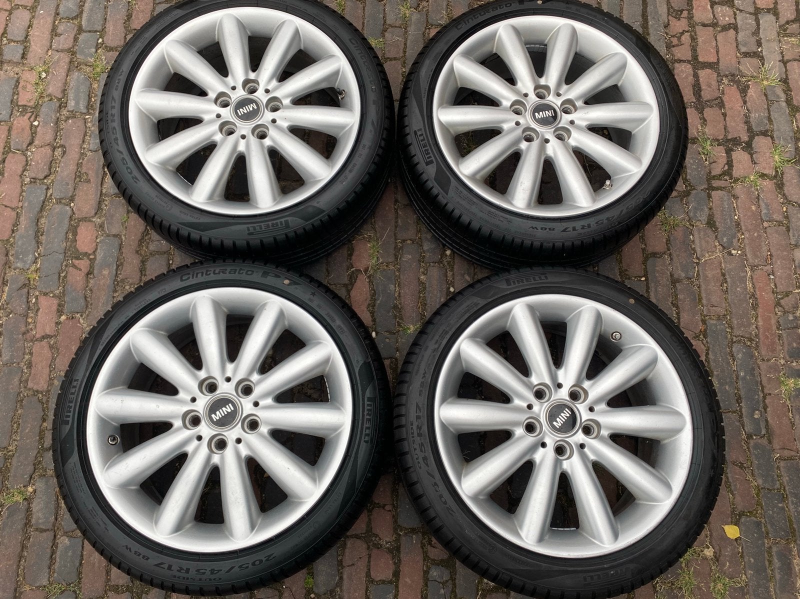 17” Mini F55 499 velgen + NIEUWE 205/45R17 Pirelli banden, Banden en Velgen, Nieuw, 17 inch, Zomerbanden