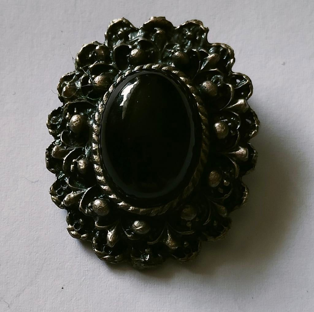 Antiek look broche met grote zwarte steen, Ophalen of Verzenden, Zo goed als nieuw, Zwart, Overige materialen