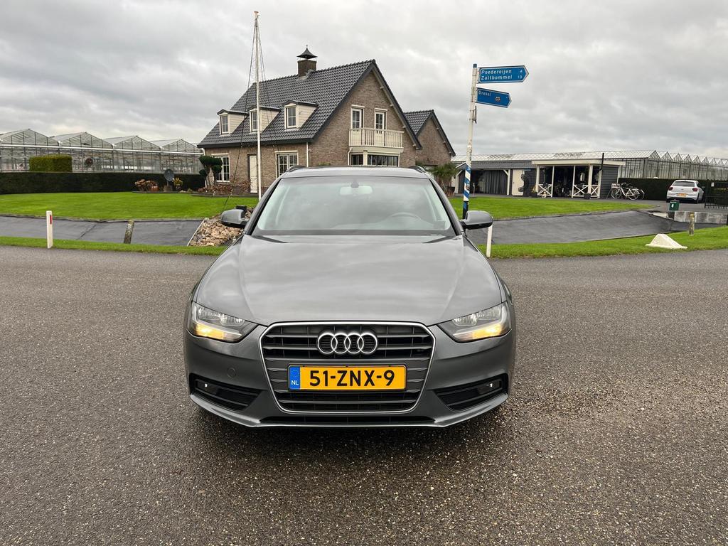 Audi A4 1.8 88KW Avant 2013 Grijs, Auto's, Audi, Stof, Zwart, 4 cilinders, A4