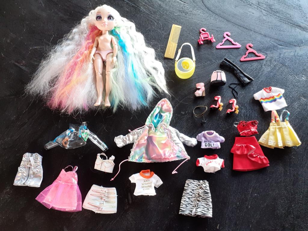 Rainbow high pop met kleding, Ophalen, Zo goed als nieuw, Pop