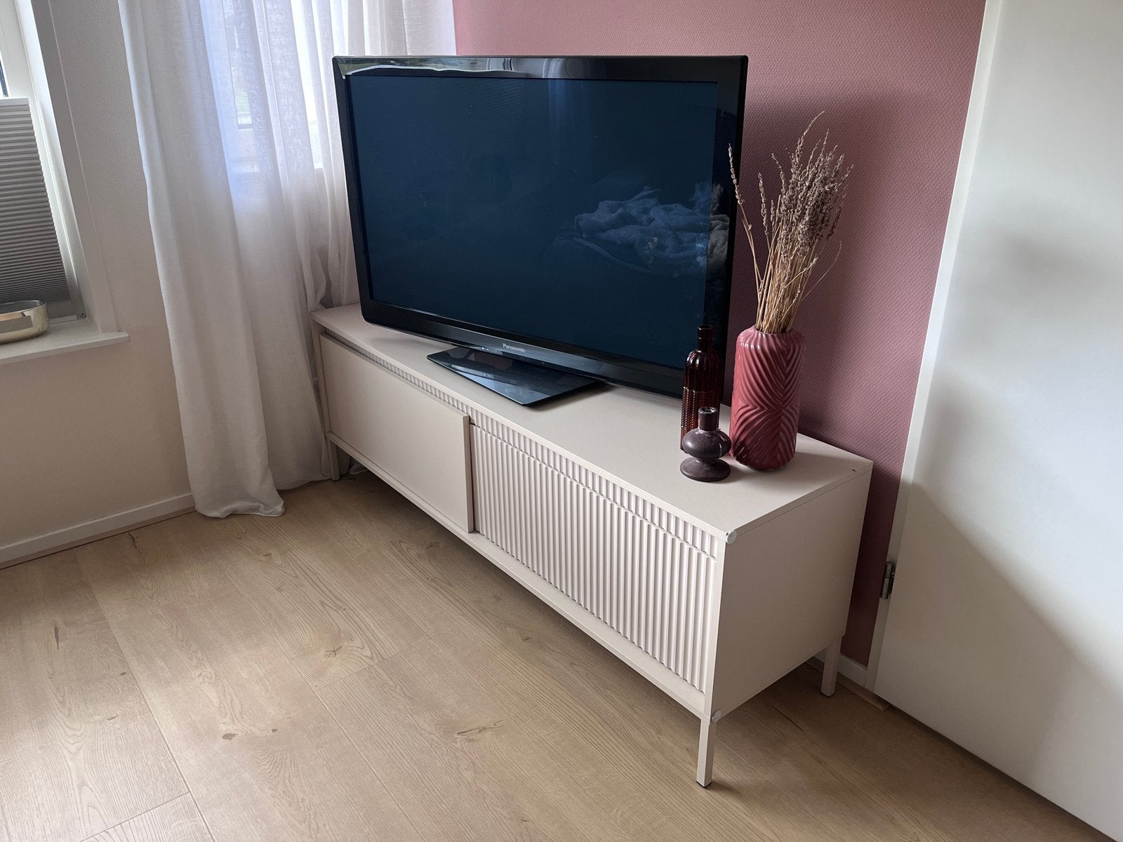 Zo goed als nieuw TV-meubel - 154 cm breed, Huis en Inrichting, Kasten | Televisiemeubels, Ophalen, 150 tot 200 cm, Zo goed als nieuw