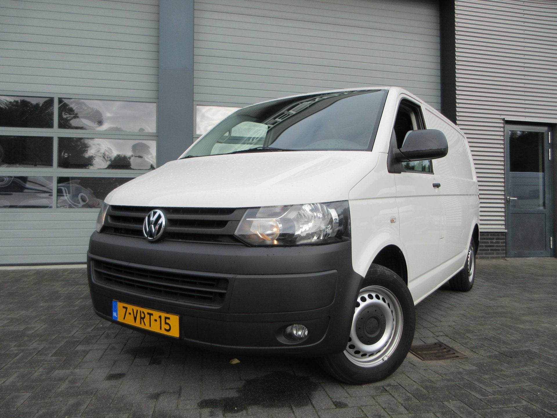 Foto 2 van Volkswagen Transporter 2.0 TDI L1H1 airco trekhaak