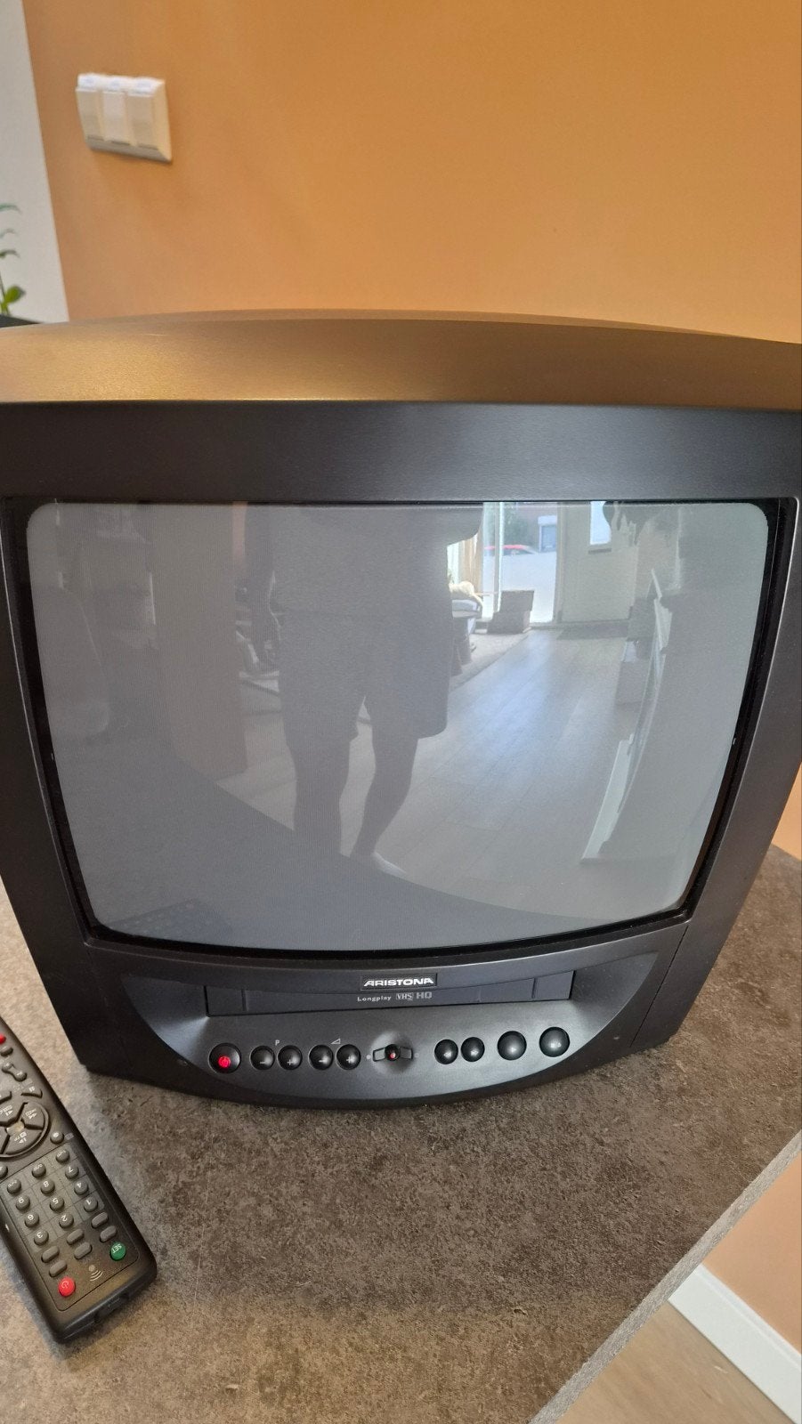 Retro crt tv met ingebouwde VHS-recorder - Aristona, Audio, Tv en Foto, Vintage Televisies, Ophalen, Gebruikt, Minder dan 40 cm