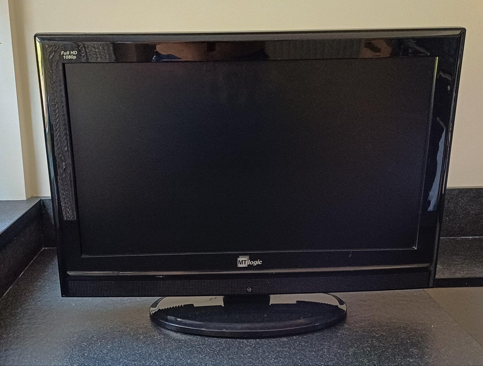Tv MT logic met ingebouwde dvd-speler, 55 cm,zónder netsnoer, 50 Hz, 40 tot 60 cm, Full HD (1080p), Ophalen