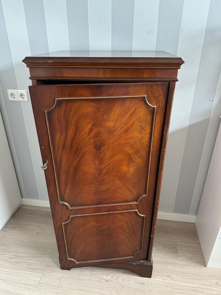 Mahonie houten kast, Ophalen