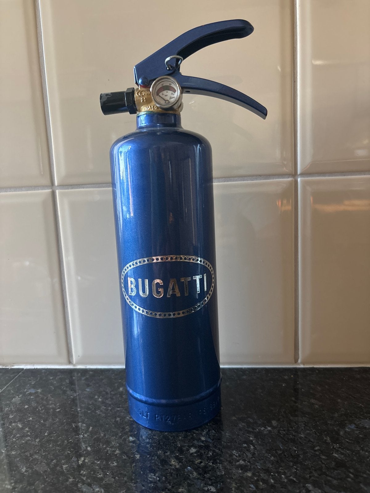 Bugatti brandblusser - Decoratief object, Ophalen of Verzenden, Zo goed als nieuw