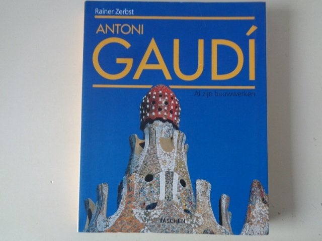 18456-12-2 : Antoni Gaudi - R. Zerbst. 1F, Ophalen of Verzenden, Zo goed als nieuw