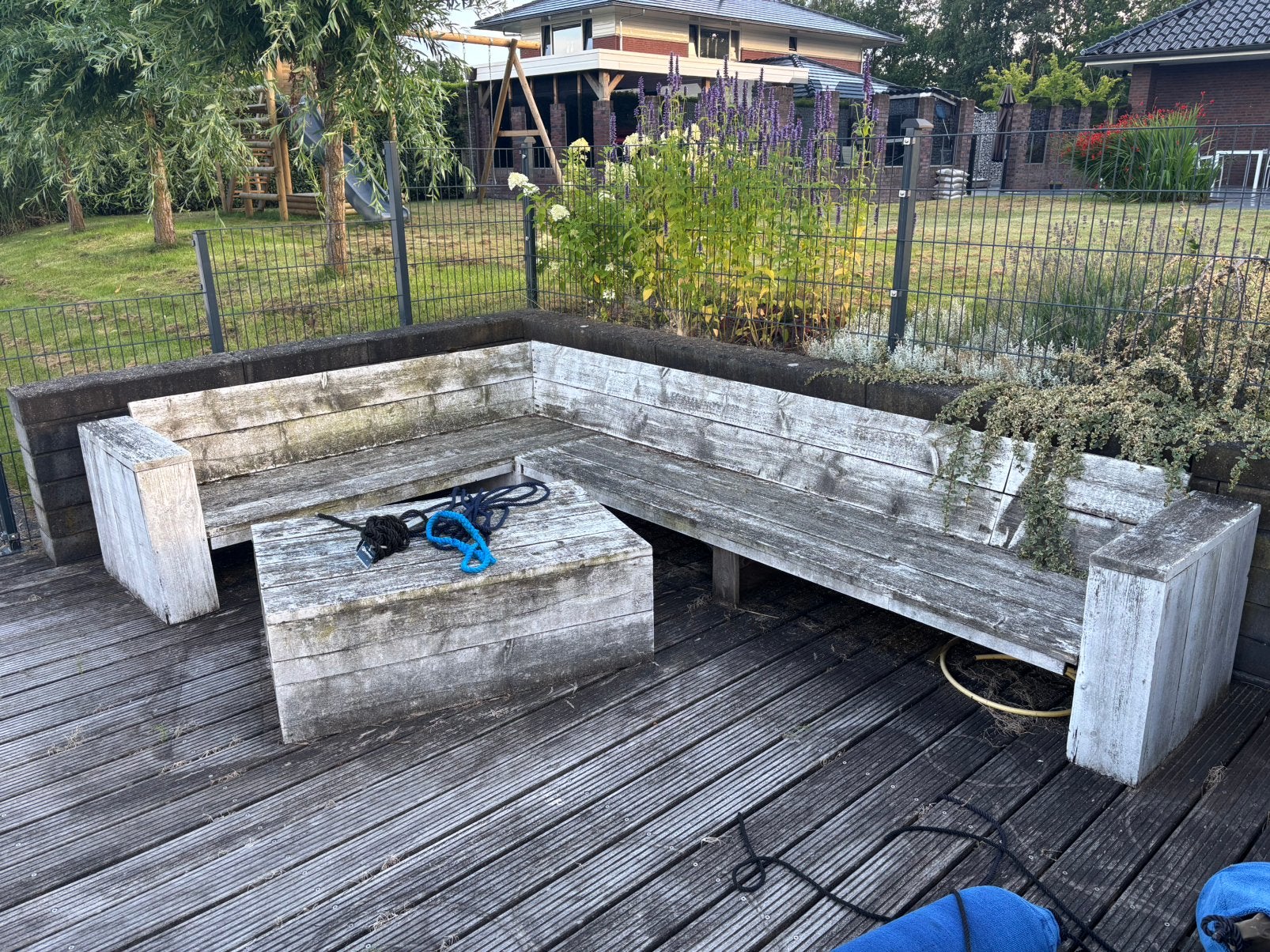 Hoekbank steigerhout met hocker 350 cm bij 230 cm, Ophalen, Gebruikt, Hout