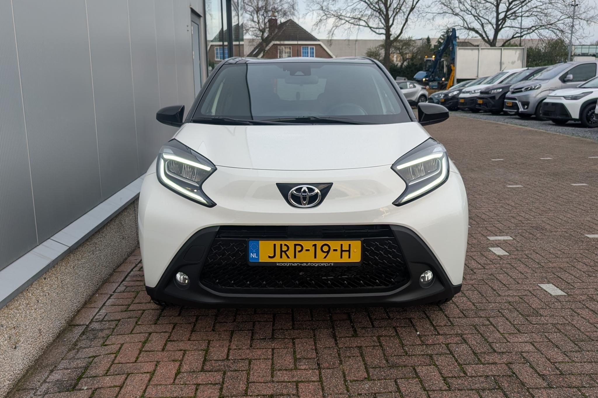 Toyota Aygo X 1.0 VVT-i MT first / achteruitrijcamera / ACC, Dealer onderhouden, Stof, Euro 6, 4 stoelen