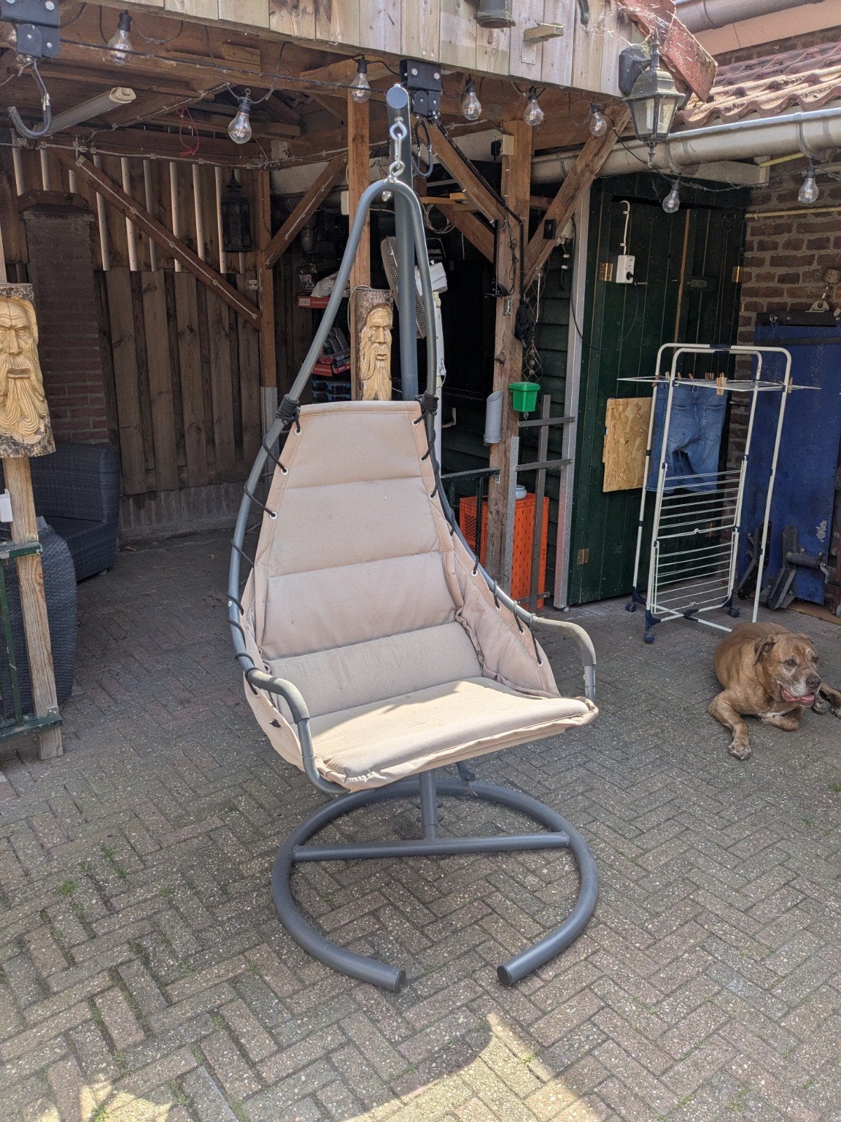 Een mooie  hangstoel, Ophalen