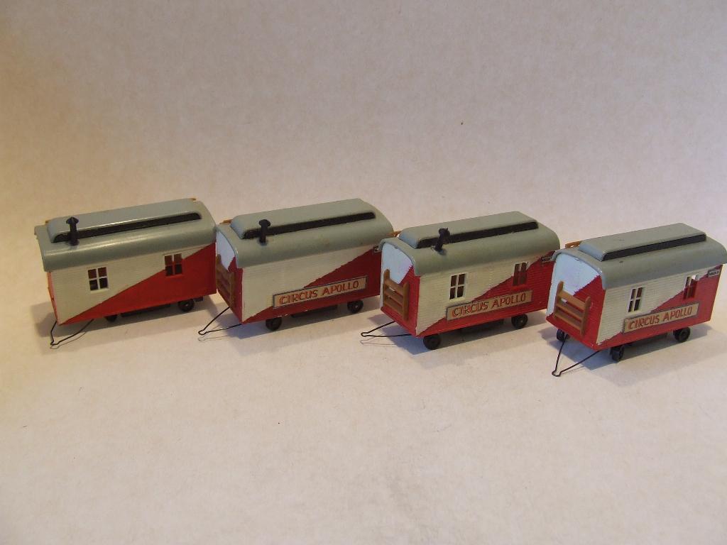 PREISER 601 en 602 4 stuks circuswagens rood/wit, Hobby en Vrije tijd, Overige merken, Gebruikt, Gelijkstroom of Wisselstroom