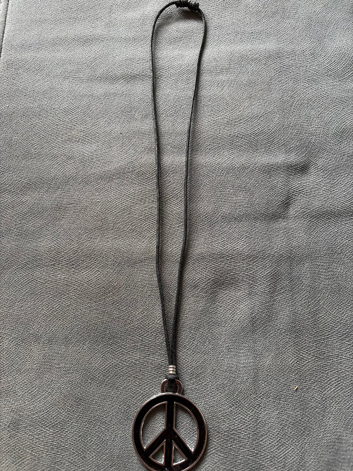 Zwarte ketting met Peace teken hanger, Zwart, Ophalen of Verzenden, Zo goed als nieuw, Overige materialen