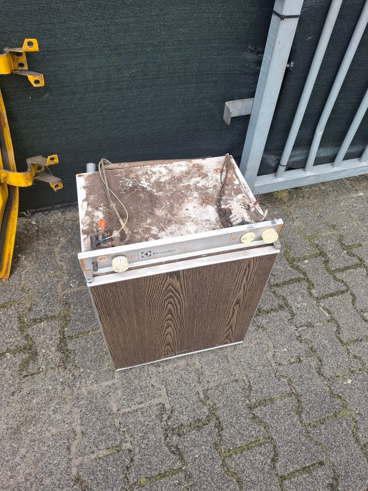Inbouwkoelkast met vriesvak 240V/12V/Gas voor camper/caravan, Ophalen of Verzenden, Gebruikt