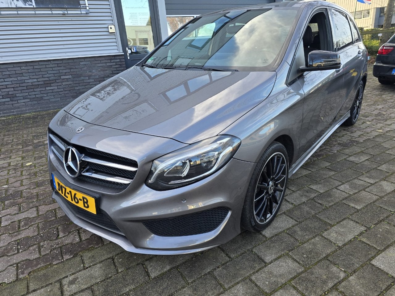 Mercedes-Benz B-Klasse 250 AMG UITVOERING (bj 2017), Auto's, Lichtsensor, 730 kg, Gebruikt, 4 cilinders