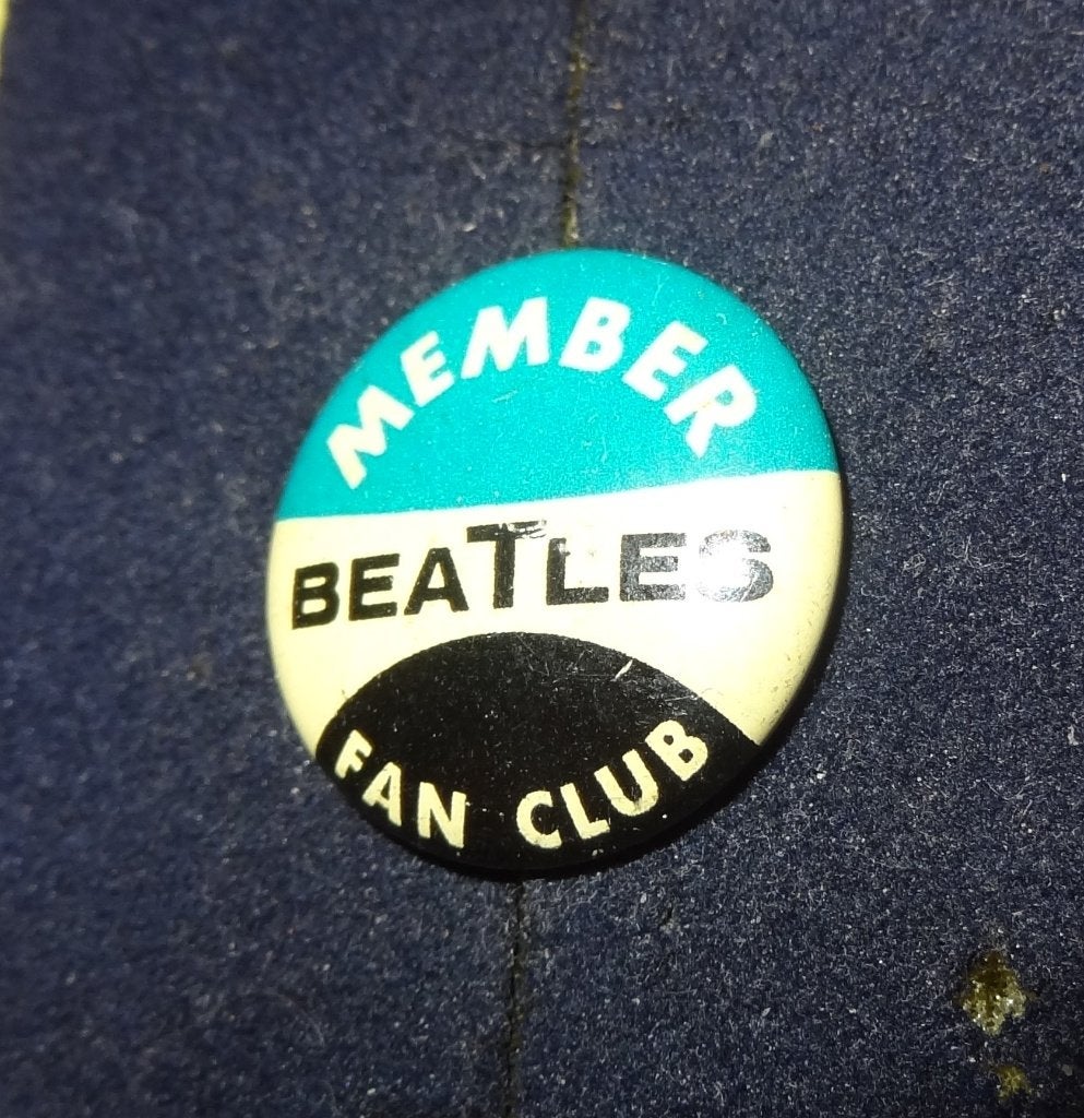 Beatles Member Beatles Fan Club Blauw uit 1964, Verzenden, Gebruikt, Overige onderwerpen, Button