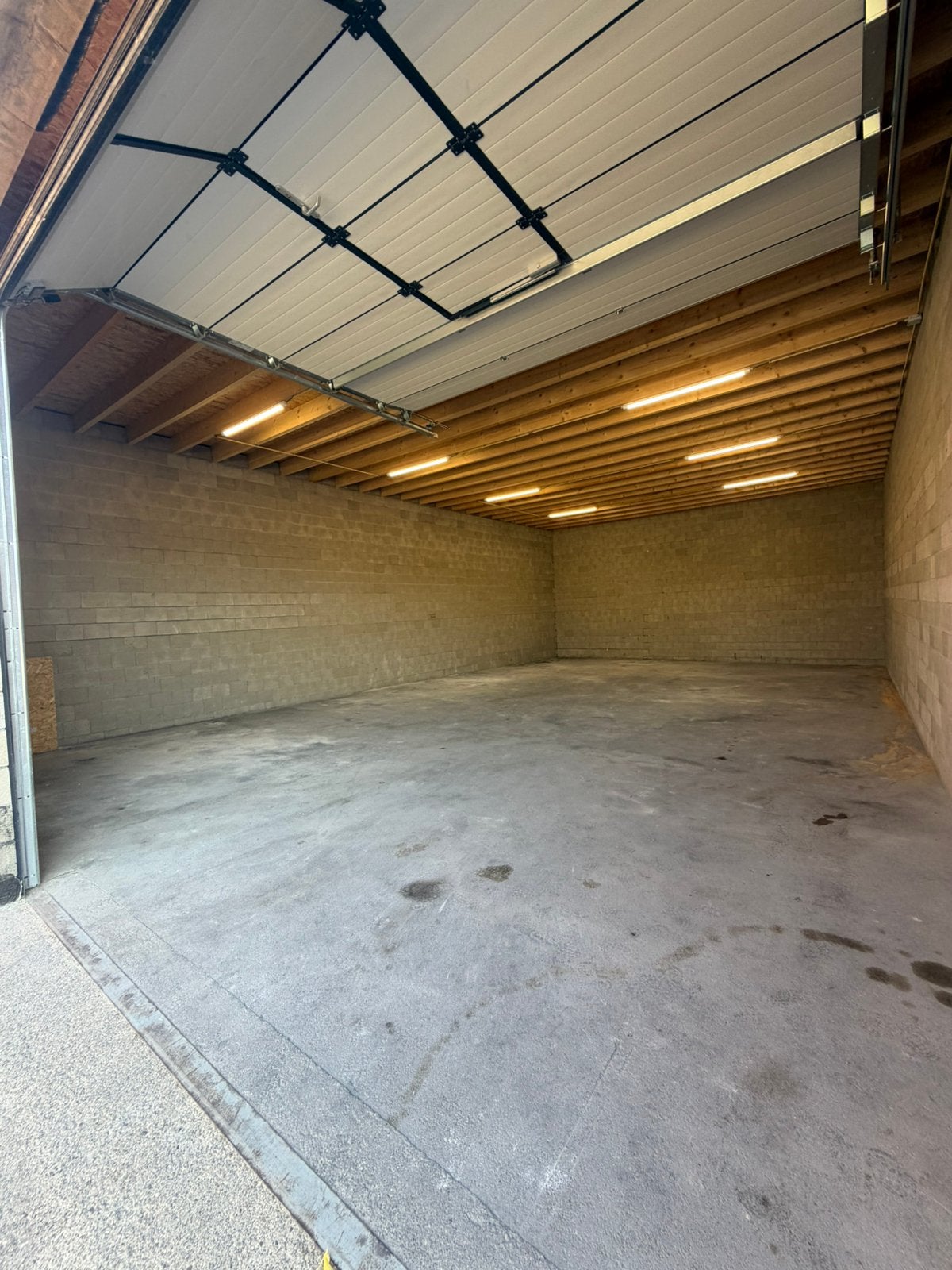 Te huur: Bedrijfsloods – Hoensbroek (De Koumen) €895, Ophalen