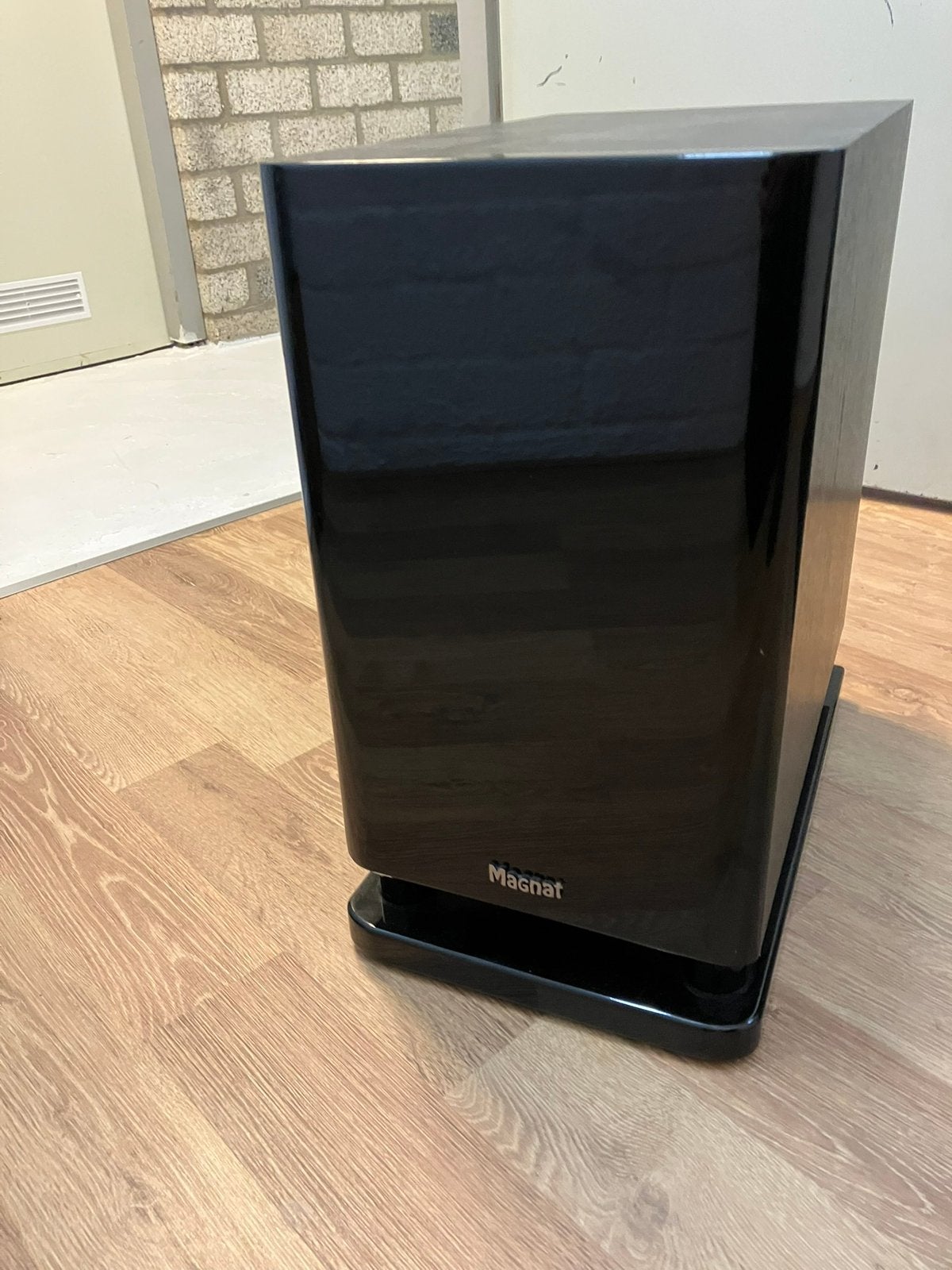 Magnat active subwoofer Omega SUB 20A, Audio, Tv en Foto, Ophalen, Subwoofer, Magnat, Zo goed als nieuw