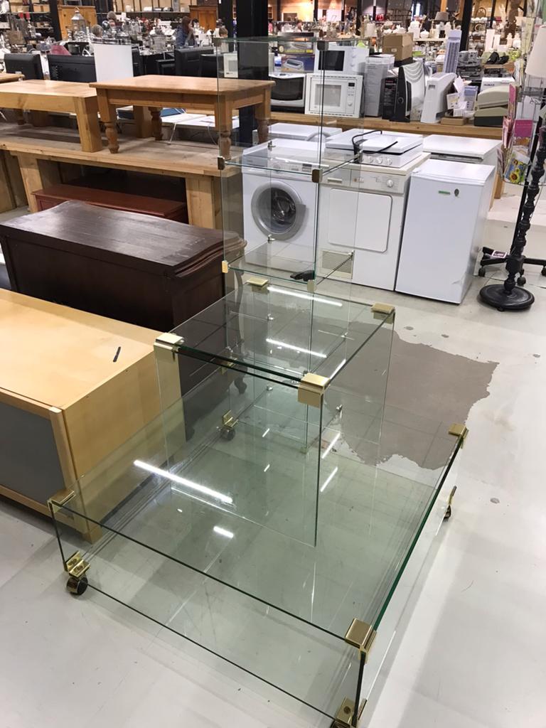 Glazen vitrinekast / tafel / salontafel, Ophalen, B, 50 tot 100 cm, Zo goed als nieuw