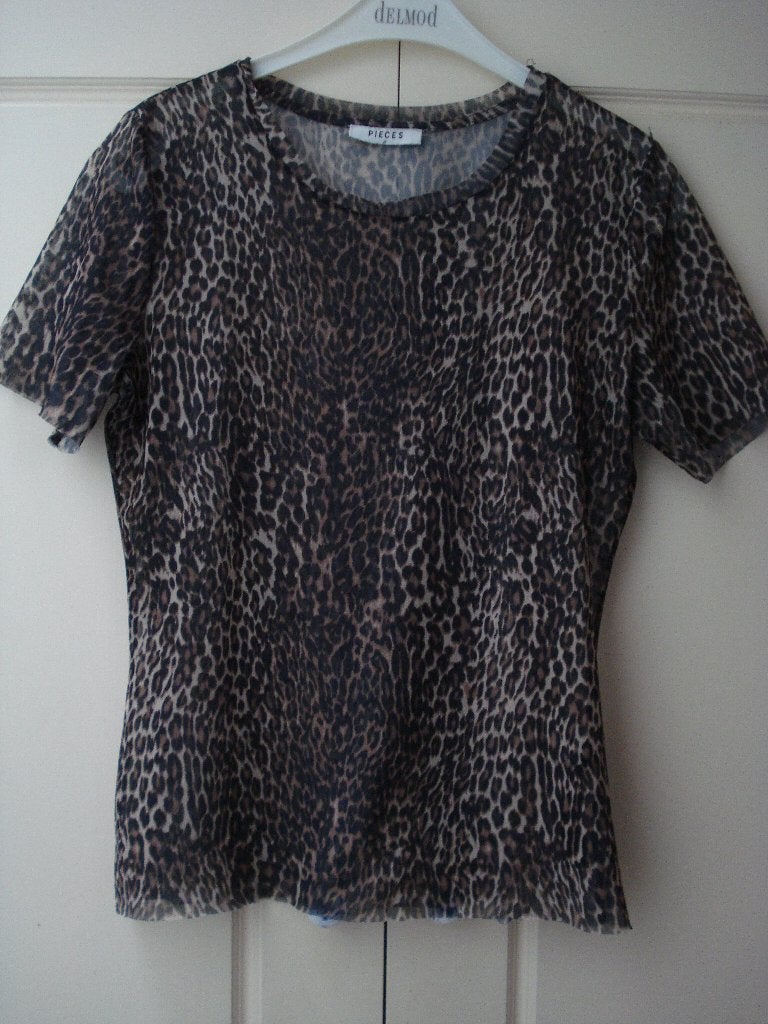 Pieces netshirt maat M, tijger panterprint, korte mouw, Maat 38/40 (M), Bruin, Ophalen of Verzenden, Korte mouw