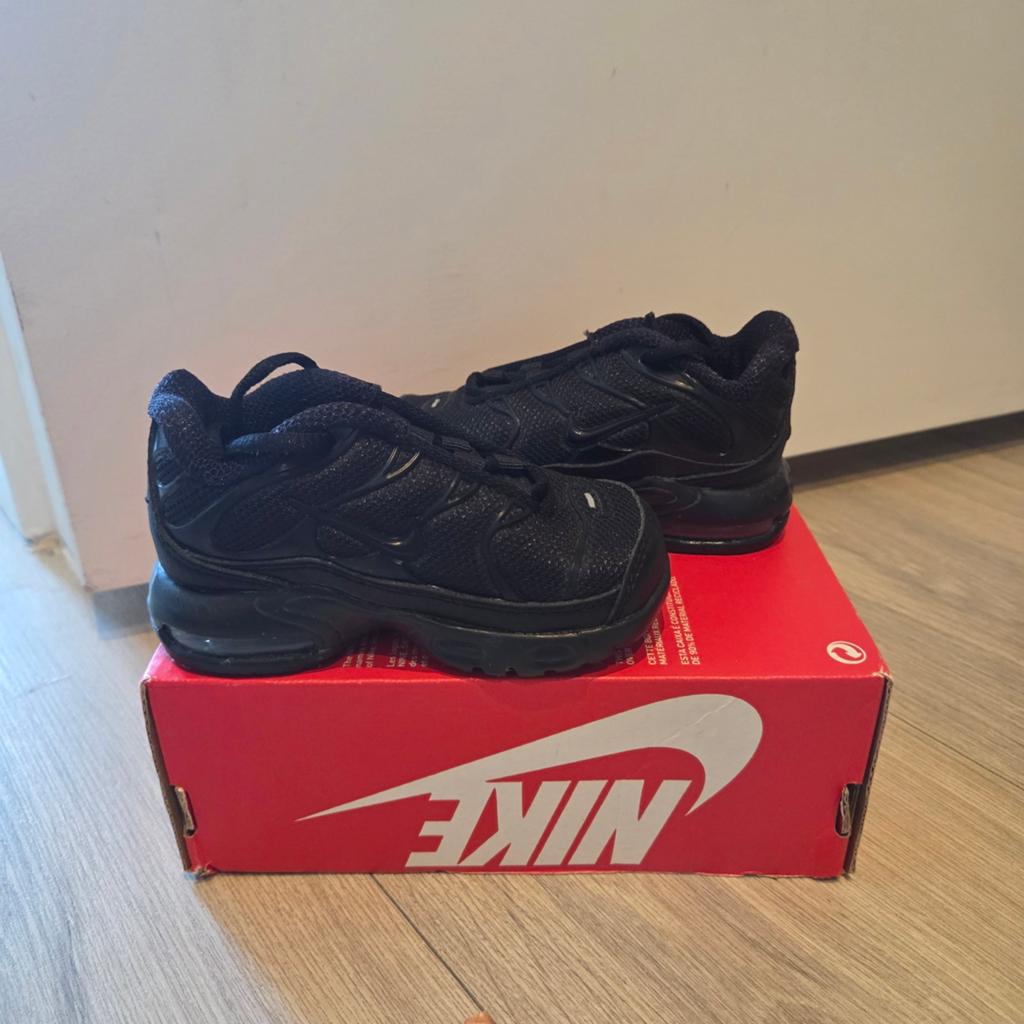 Nike Air Max TN Sportschoenen Zwart - Maat 23.5, Kinderen en Baby's, Kinderkleding | Schoenen en Sokken, Ophalen, Zo goed als nieuw