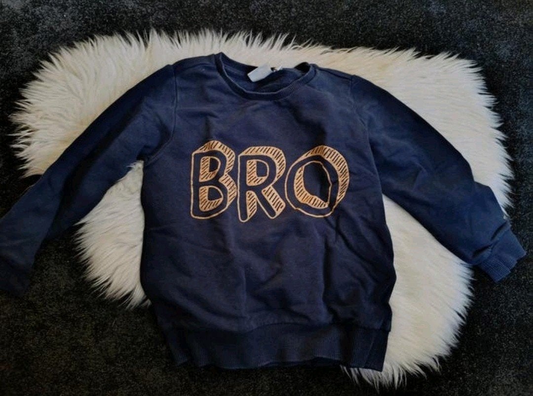 Stoere blauwe trui 'BRO' van Name It, maat 104, Kinderen en Baby's, Kinderkleding | Maat 104, Zo goed als nieuw, Jongen, Trui of Vest