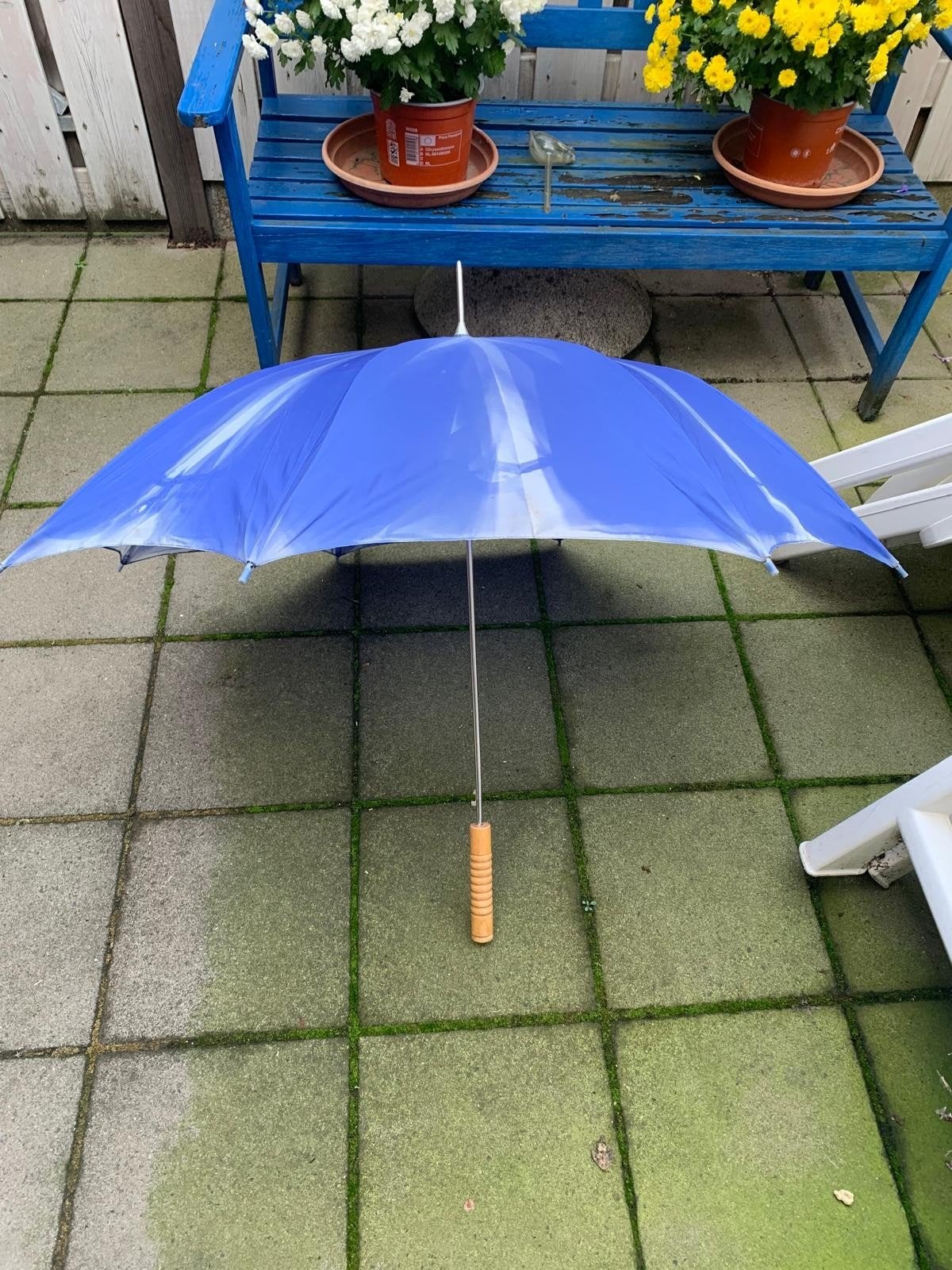 Blauwe paraplu met houten handvat, Ophalen of Verzenden, Gebruikt, Blauw
