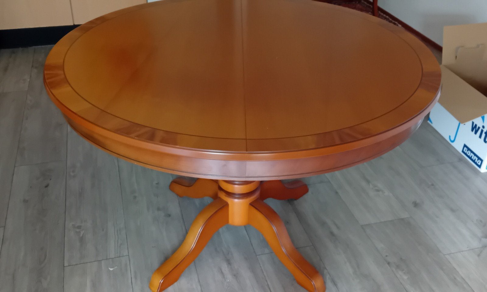 Ronde tafel Calanetto  kers diameter 118,, Huis en Inrichting, Tafels | Salontafels, Ophalen, Rond, Zo goed als nieuw, 100 tot 150 cm