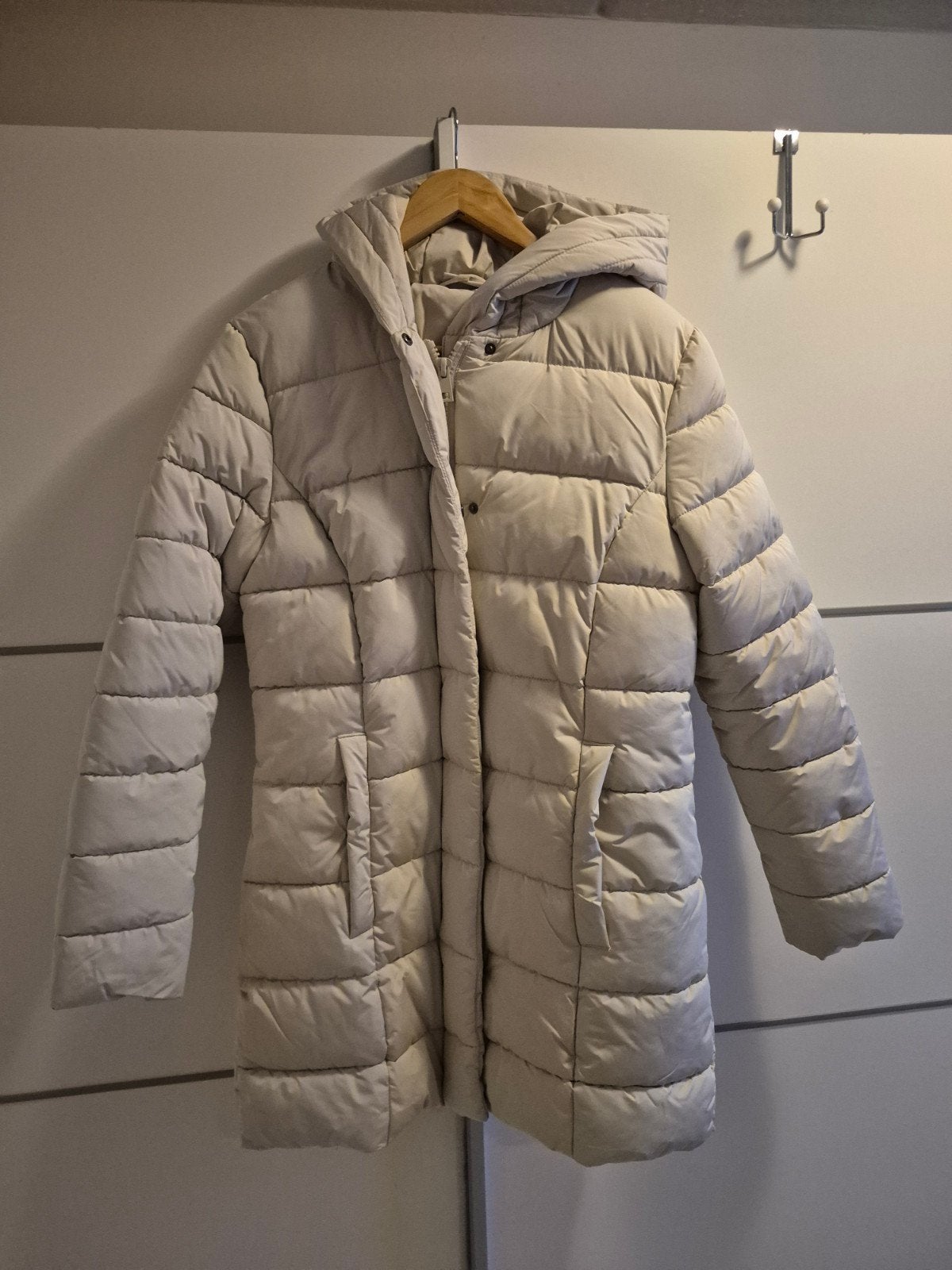 Everme gewatteerde jas met capuchon - Maat 38, Maat 38/40 (M), Beige, Nieuw, Ophalen of Verzenden