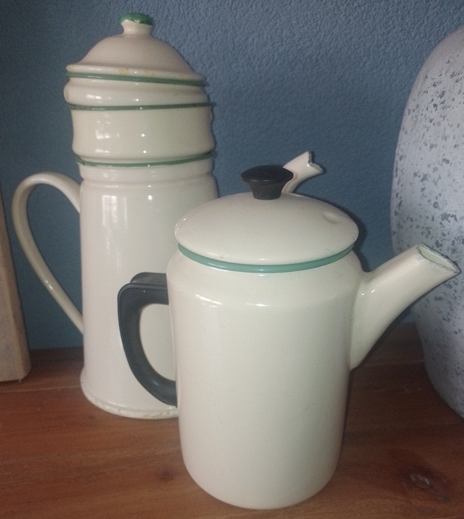 2 oude emaille koffiekannen ., Antiek en Kunst, Ophalen of Verzenden