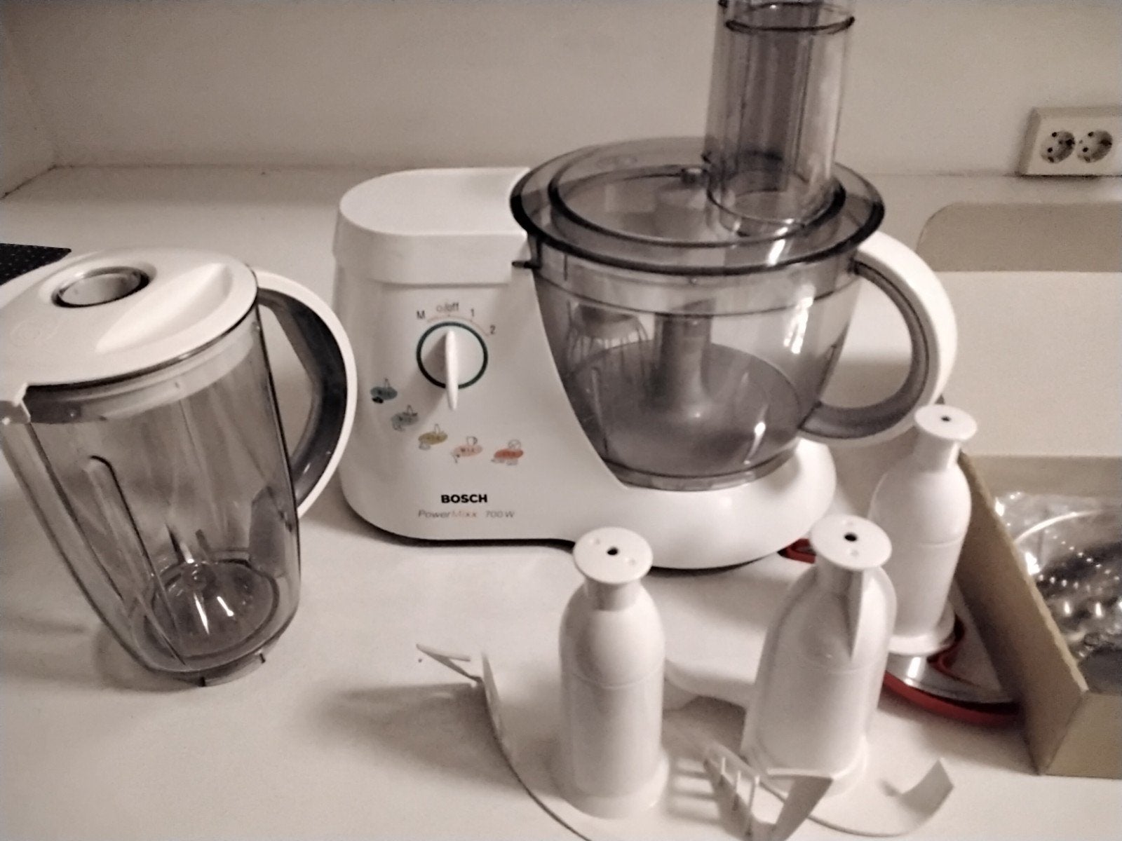 Bosch Keukenmachine PowerMixx 700W met veel toebehoren, 2 tot 3 liter, Ophalen, Zo goed als nieuw, 3 snelheden of meer