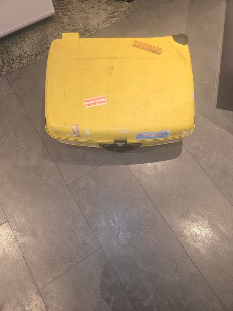 Te koop Gele koffer, Ophalen, Wieltjes, Gebruikt, 20 tot 30 cm