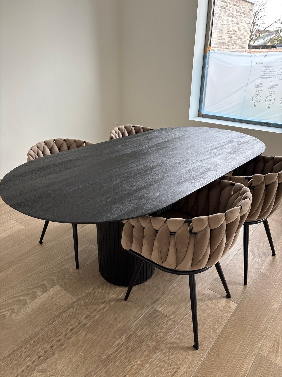 Stijlvolle ovale eettafel met 4 stoelen, Huis en Inrichting, Tafels | Eettafels, Ophalen, 50 tot 100 cm, Zo goed als nieuw, 150 tot 200 cm