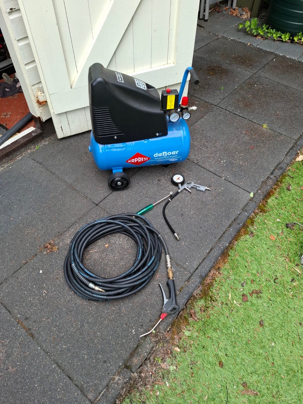 Airpress deBoer Compressor met slang en spuitpistool, 6 tot 10 bar, Ophalen of Verzenden, Zo goed als nieuw, 25 tot 100 liter