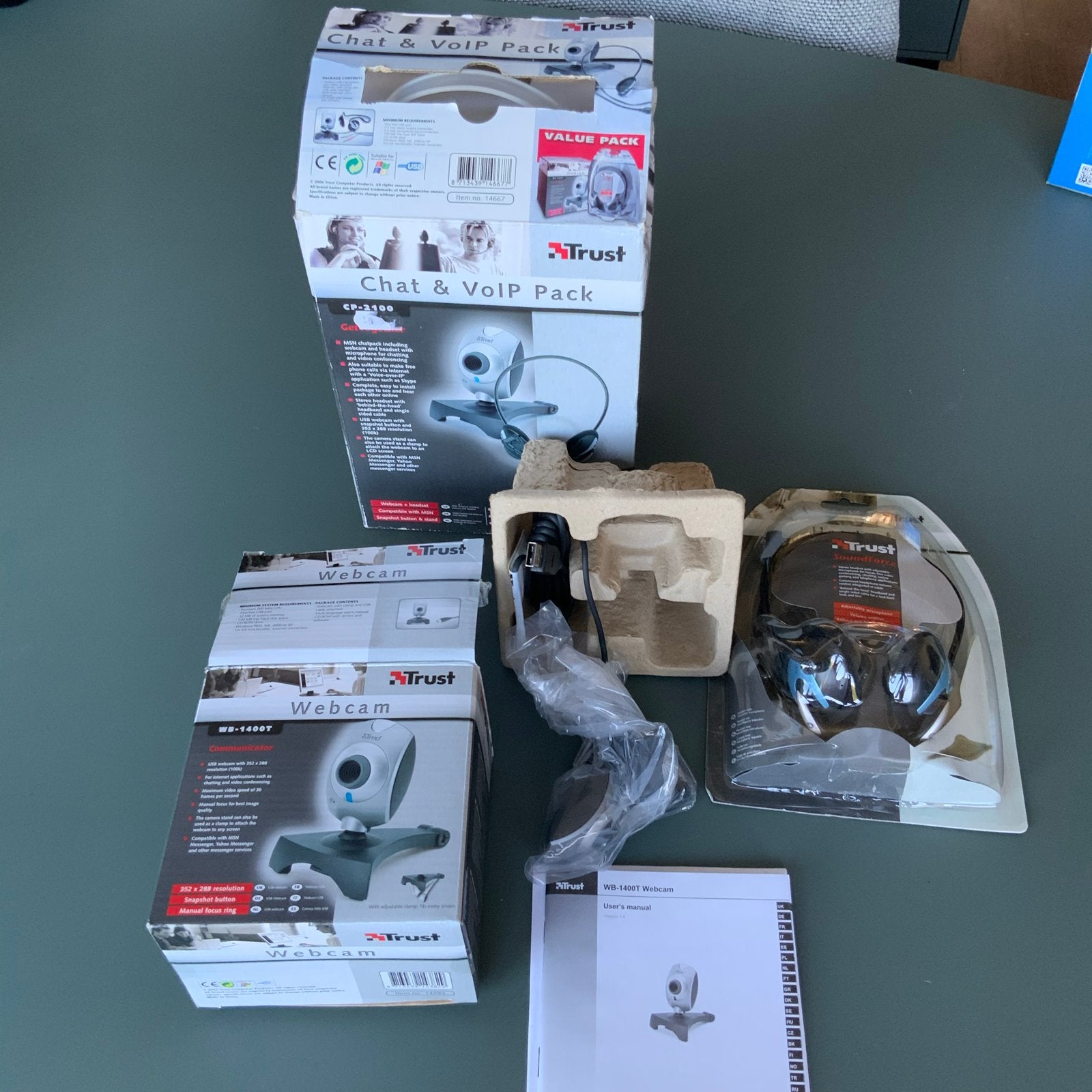 Trust Chat & VoIP Pack CP-2100 Webcam & Headset, Nieuw, Ophalen of Verzenden, Windows, Monitorclip