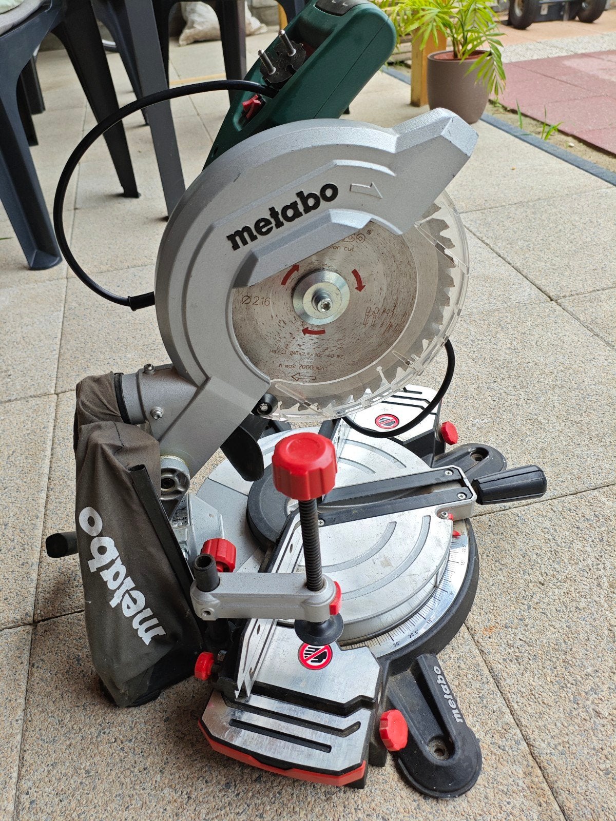 Metabo Afkortzaag KS 216 M Lasercut Te koop, Ophalen of Verzenden, Zo goed als nieuw, Afkortzaag, 30 tot 70 mm