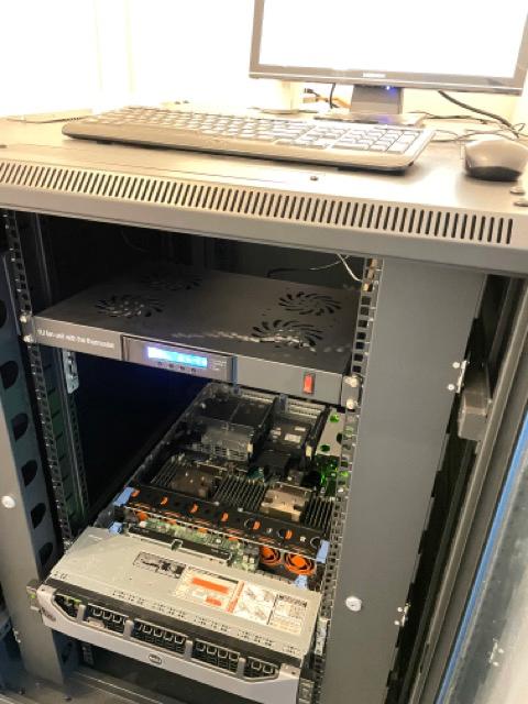 Zware Dell R730 server + rackkast | 768GB ECC RAM | Compleet, Computers en Software, Servers, Ophalen, Gebruikt, 512 GB, Hot swappable onderdelen