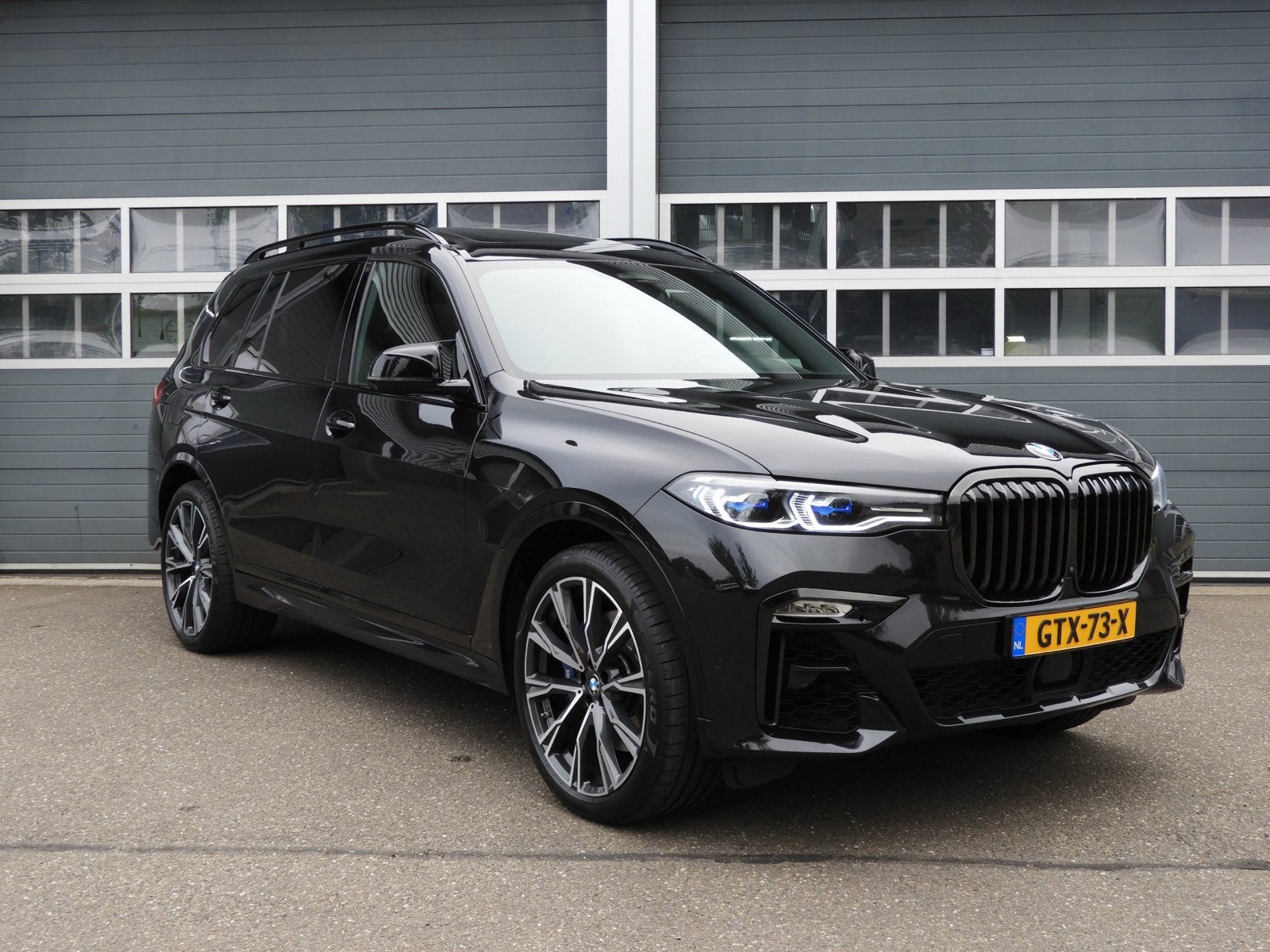BMW X7 M50i 530pk Aut. 2020 Zwart, Automaat, 8 cilinders, 4395 cc, 7 stoelen