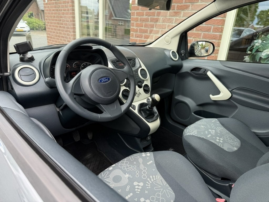 Ford Ka 1.2 Style s/s KOUDE AIRCO / ELEK.RAMEN / CV+AB / RIJ, Auto's, Stof, 4 cilinders, 4 stoelen, Origineel Nederlands