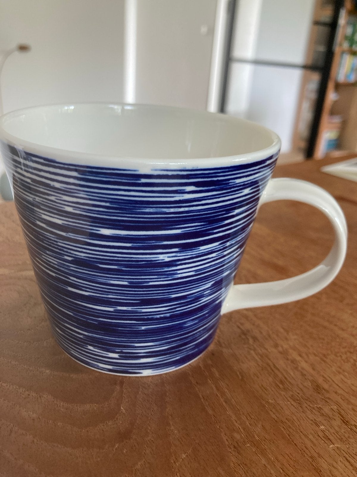 Royal Doulton Pacific Mok - Blauw/Wit gestreept, Zo goed als nieuw, Modern, Porselein, Royal Albert