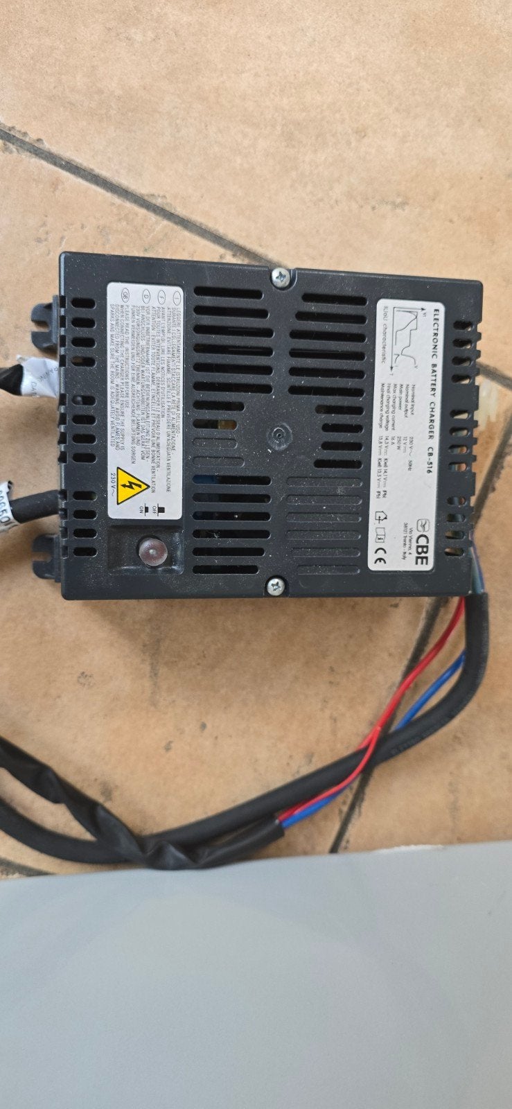 CBE CB-516 Elektronische Acculader 16A, Ophalen