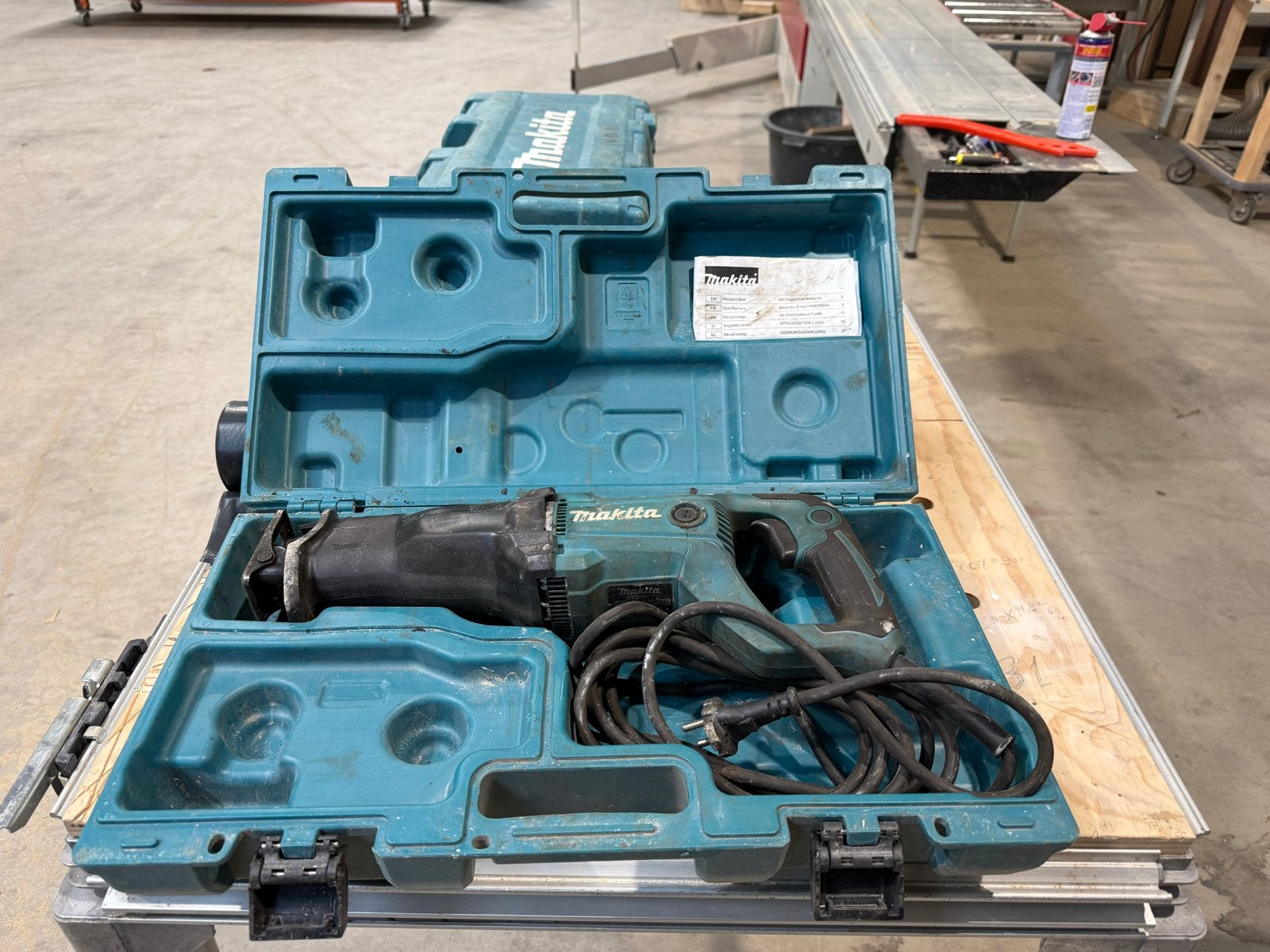 Makita Reciprozaag JR3060T in koffer, Gebruikt, 70 mm of meer, 600 tot 1200 watt, Ophalen of Verzenden