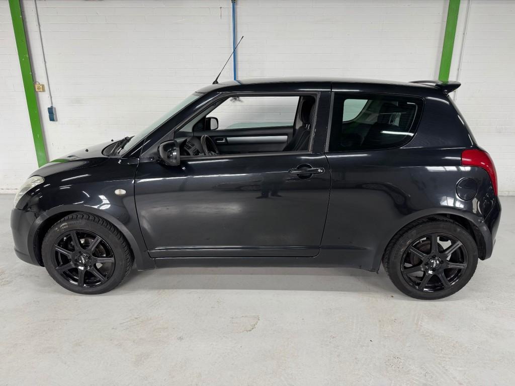 Suzuki SWIFT 1.5 GLS / Android Auto / Nieuwe APK / LM velgen, Auto's, Suzuki, Voorwielaandrijving, 15 km/l, 4 cilinders, 400 kg