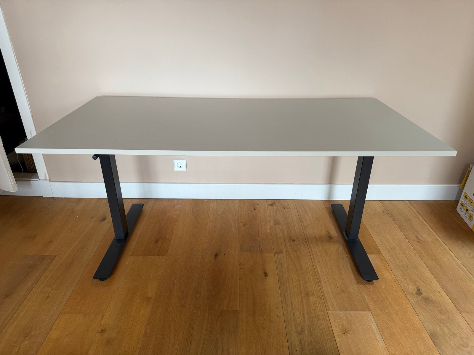 IKEA TROTTEN Zit/Sta Bureau 160x80cm Wit/Antraciet, Ophalen, Zit-sta bureau, Spaanplaat of MDF, In hoogte verstelbaar