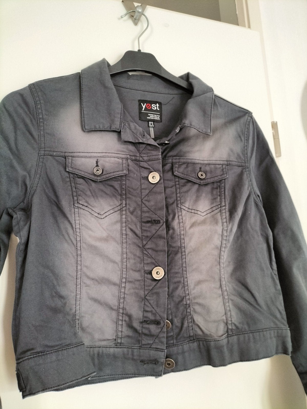 Stoere spijkerjas van Yest, maat M, Maat 38/40 (M), Ophalen of Verzenden, Grijs, Gedragen