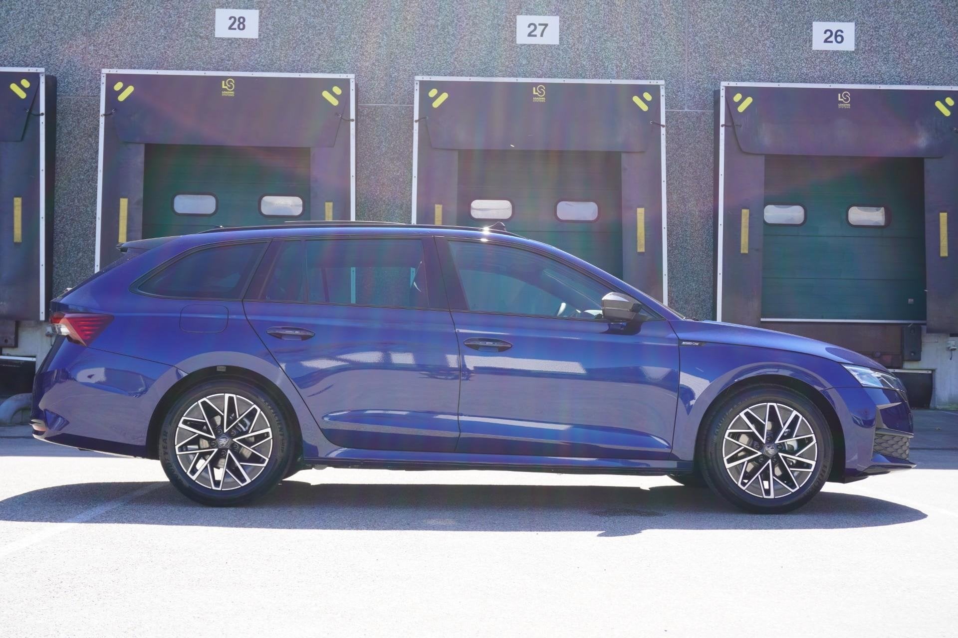 Skoda Octavia Combi 1.5 TSI 150pk MHEV Sportline Tour | Stoe, Euro 6, 4 cilinders, Blauw, Leder en Stof