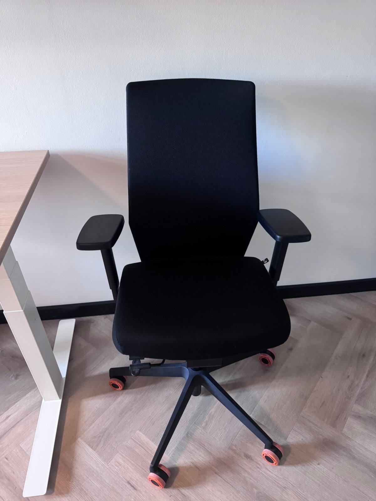 König + Neurath JET.II ergonomische bureaustoel, als nieuw, Ophalen, Zo goed als nieuw, Zwart