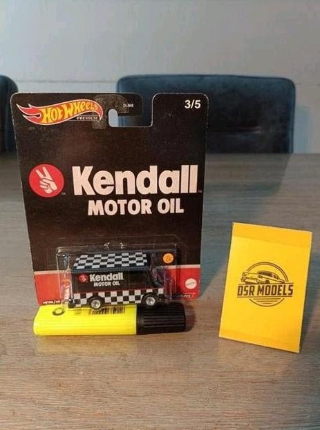 1:64 HotWheels Premium Combat Medic Kandall Oil, S, Auto, R, Nieuw
