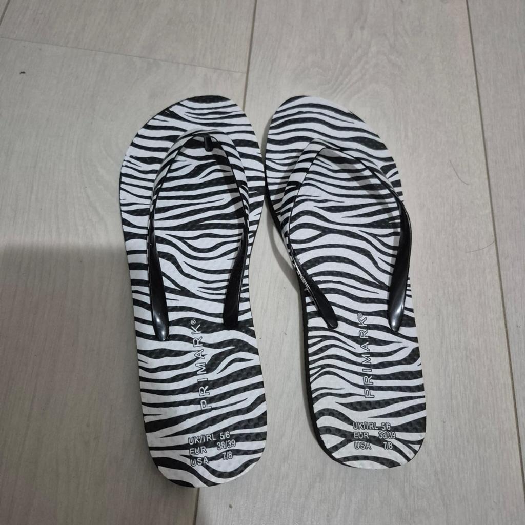 Primark zebraprint slippers maat 38/39, Primark, Zwart, Zo goed als nieuw, Ophalen